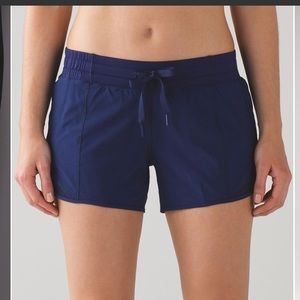 Lululemon Hotty Hot Short (Long 4")
Hero Blue, size 4